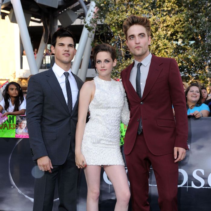 Com seus colegas Kristen Stewart e Robert Pattinson, Taylor Lautner  no lançamento do filme &quot;Eclipse&quot;  