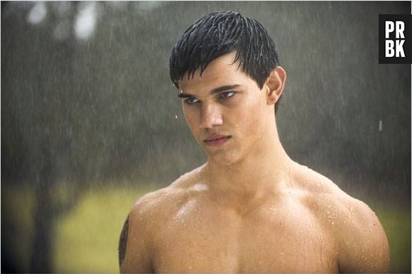 Aquele momento em que Taylor Lautner rouba aplausos das fãs