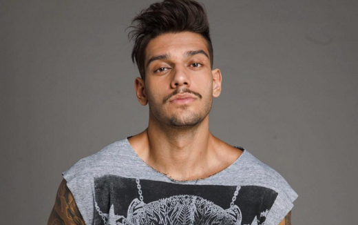 Lucas Lucco, de "Malhação", imita Silvio Santos em vídeo divertido e agradece fãs pelo carinho