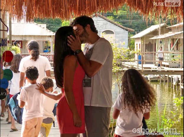 Em "Além do Horizonte", Celina (Mariana Rios) ficará preocupada com a volta de William (Thiago Rodrigues) à Comunidade