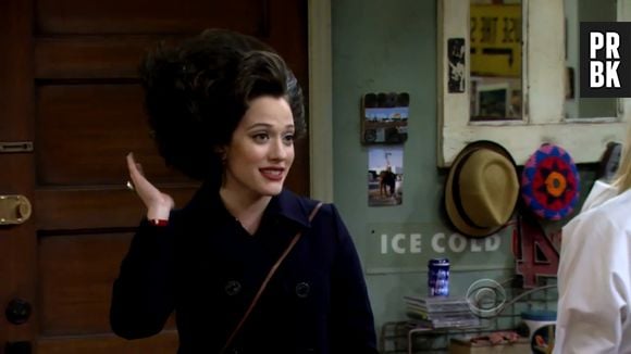 Max (Kat Dennings) ainda diz que seu cabelo é à prova de balas em "2 Broke Girls"!