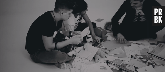 Os meninos da banda Fly usaram trechos de cartas de fãs para fazer "Carta de Fã"