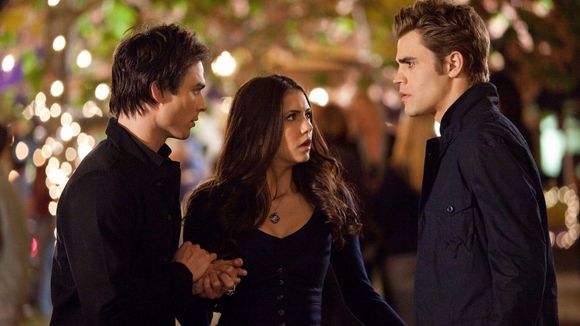 Na 5ª temporada de "The Vampire Diaries": Damon e Caroline se revoltam!