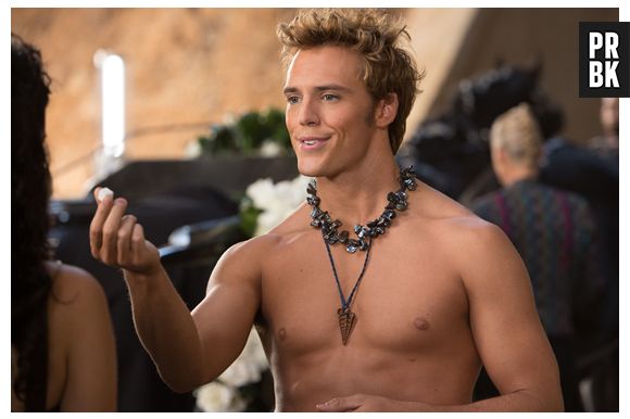 Sam Claflin está na disputa na "Melhor Performance Sem Camisa" do "MTV Movie Awards 2014"