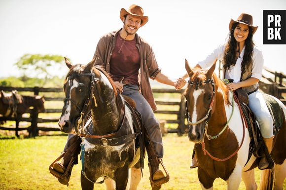 Na novela "Em Família", Virgílio (Nando Rodrigues) e Ana (Camila Camargo) eram melhores amigos quando jovens e ela era apaixonada por ele