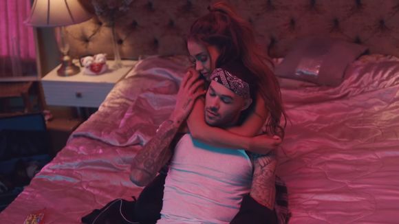 Ariana Grande lança clipe de "Into You", novo single do álbum "Dangerous Woman". Assista!