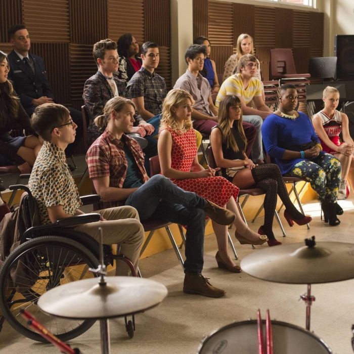 Veteranos e calouros de &quot;Glee&quot; ficam juntos no centésimo episódio da série!
