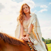 Marina Ruy Barbosa, de "Totalmente Demais", consegue ser sexy mesmo em cima de um cavalo
