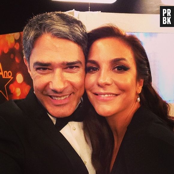 O apresentador do "Jornal Nacional" William Bonner tira foto com Ivete Sangalo no prêmio "Melhores do Ano"