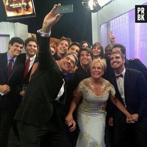 William Bonner comanda "selfie" no melhor estilo Oscar 2014