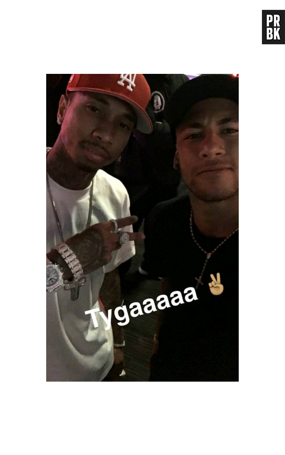 Neymar Jr. e Tyga tiram fotos juntos
