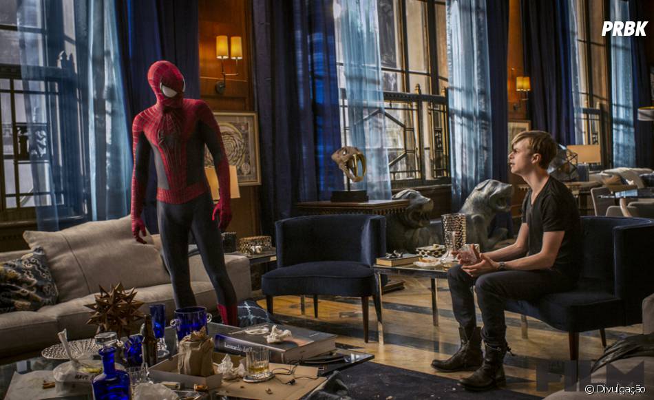 O Homem-Aranha (Andrew Garfield) se encontra com Harry Osborn (Dane Dehaan) em&amp;nbsp;&quot;O Espetacular Homem-Aranha 2&quot; 