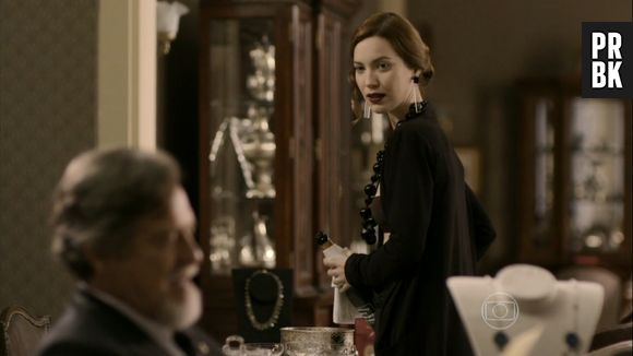 Em "Joia Rara", Silvia (Nathalia Dill) quase matou Ernest (José de Abreu) envenenado