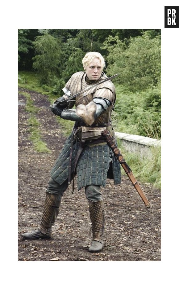 Brienne of Tarth é uma guerreira barra pesada na série "Game Of Thrones"