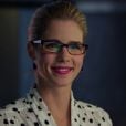 Em "The Flash", Felicity (Emily Bett Rickards), de "Arrow", aparece no segundo episódio da 3ª temporada