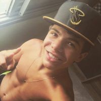Thomaz Costa, ex de Larissa Manoela, e as melhores fotos do gato sem camisa!