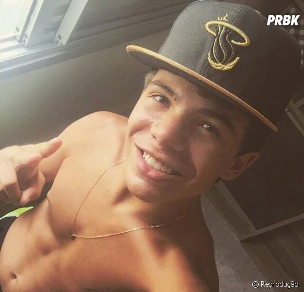 Thomaz Costa, ex de Larissa Manoela, vive postando fotos sem camisa no Instagram