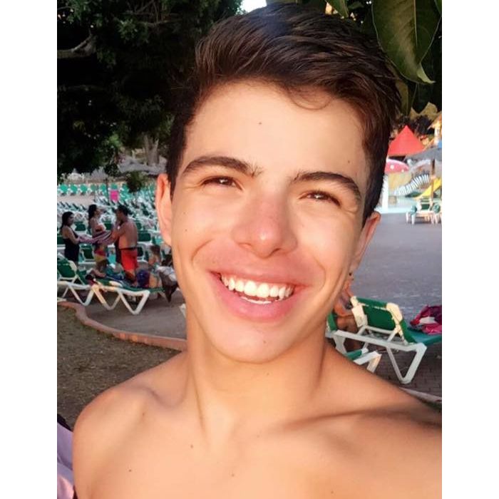 As redes sociais de Thomaz Costa, ex de Larissa Manoela, estão sempre cheias de selfies do cara
