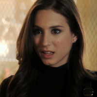 Troian Bellisario, a Spencer de "Pretty Little Liars", fala no Instagram sobre espisódio da série
