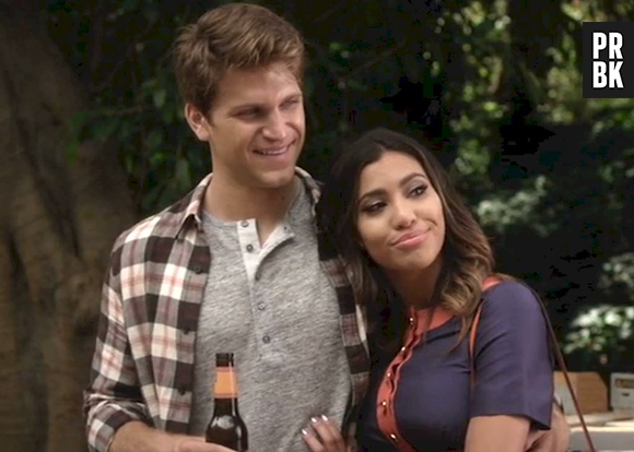 Em "Pretty Little Liars", Toby (Keegan Allen) se muda com Yvonne (Kara Royster) para Maine