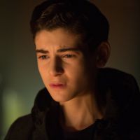 Em "Gotham": na 3ª temporada, Bruce Wayne ganha gêmeo do mal em nova foto