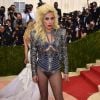 Os saltos enganam, mas Lady Gaga é uma baixinha de 1,55m