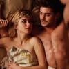 Zac Efron ao lado de Imogen Poots em cena de "Namoro ou Liberdade"