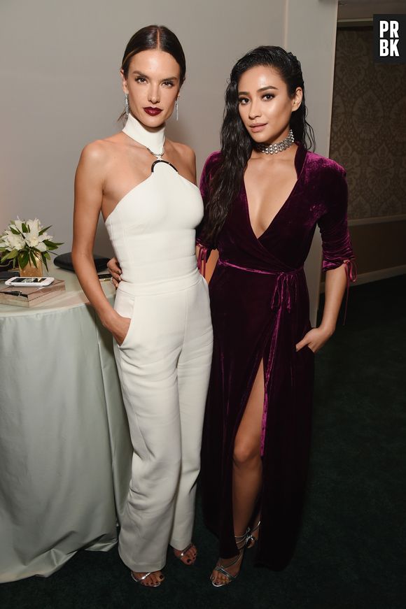 Alessandra Ambrosio e Shay Mitchell esbanjam beleza no ELLE Women In Hollywood Awards 2016