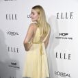 Dakota Fanning chama a atenção no tapete vermelho do no ELLE Women In Hollywood Awards 2016