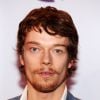 Alfie Allen já ganhou música com seu nome no CD de estreia da irmã Lily Allen!