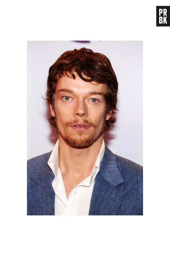 Alfie Allen já ganhou música com seu nome no CD de estreia da irmã Lily Allen!