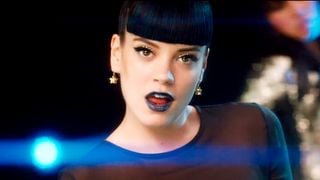 Em "Game of Thrones": Lily Allen nega participação em cena íntima com irmão
