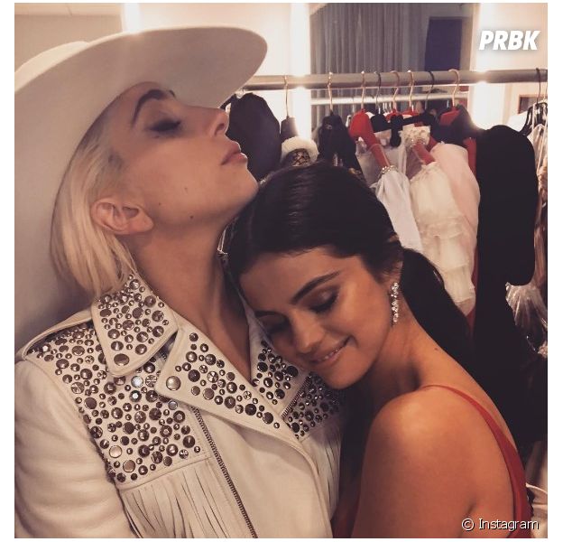 Selena Gomez recebe apoio de Lady Gaga após discurso emocionante no American Music Awards 2016