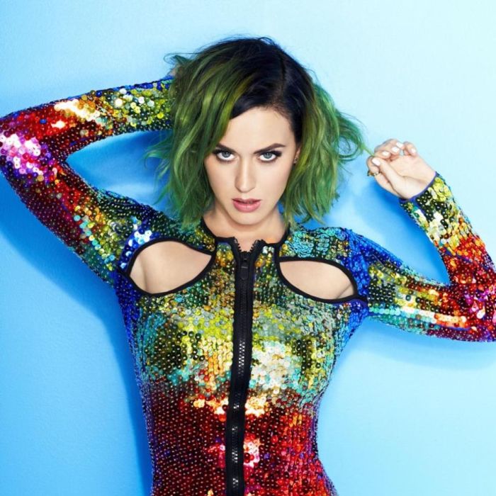 A artista Katy Perry usou o mesmo vestido de Fernanda Lima para estampar a capa da &quot;Cosmopolitan&quot; 