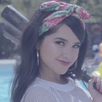 Becky G lança clipe festeiro para a música "Shower"