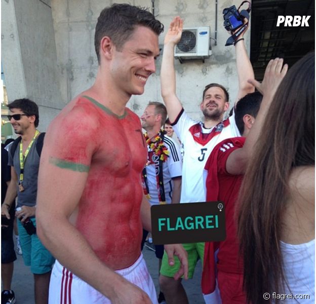 Torcedor da seleção de Portugal chama a atenção durante jogo da Copa