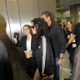  Rihanna n&atilde;o tem sussego ao chegar de surpresa no aeroporto internacional Tom Jobim 