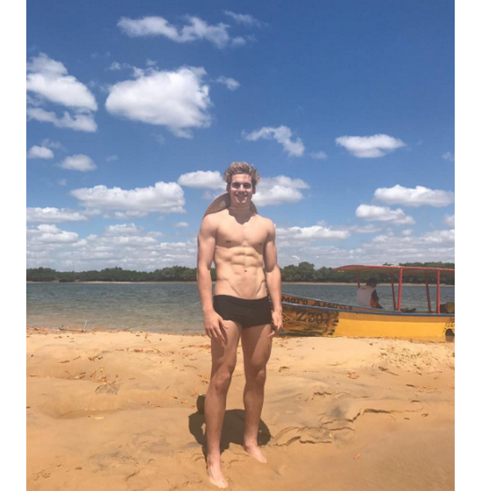 Nicolas Prattes Ama Seus Fas Gays Purebreak