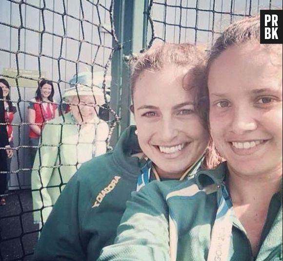 Rainha Elizabeth II invade selfie de jogadoras australianas