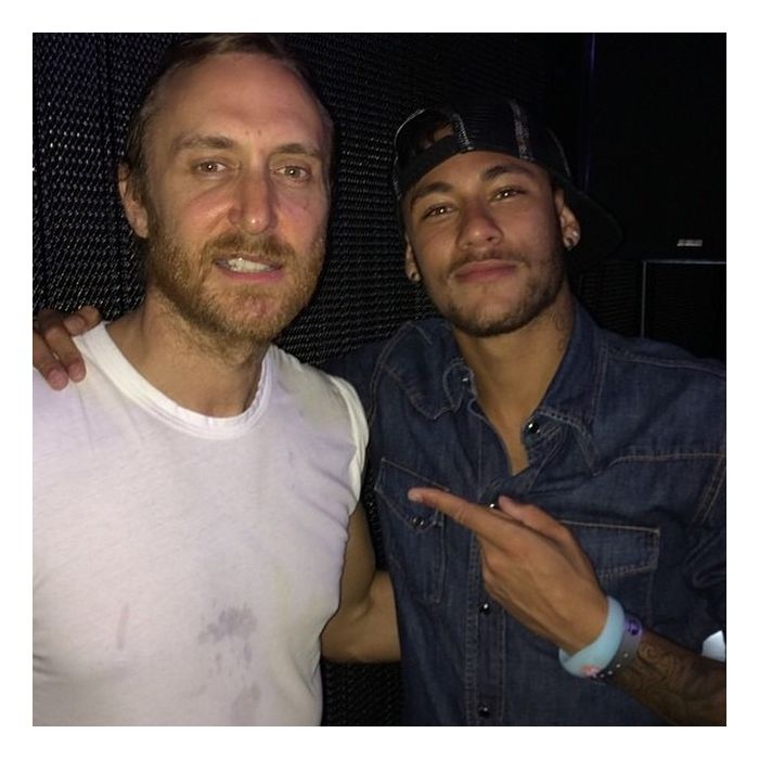  Em Ibiza, Neymar curtiu a noite com David Guetta, na madrugada desta terça-feira (29) 