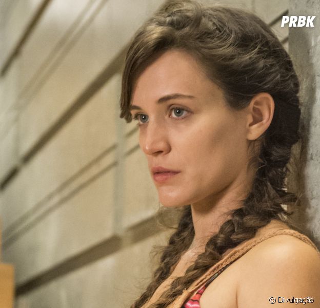Em "O Outro Lado do Paraíso", Clara (Bianca Bin) promete vingança após ser internada em hospício!