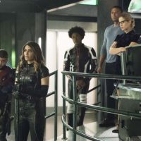 Em "Arrow": na 6ª temporada, Oliver e Cão Raivoso entram em conflito! Entenda a treta