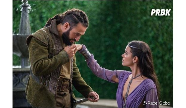 Em "Deus Salve o Rei", Catarina (Bruna Marquezine) e Constantino (José Fidalgo) vivem relacionamento cheio de interesses