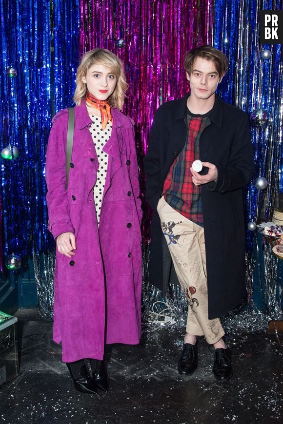 Os atores Natalia Dyer e Charlie Heaton, ambos estrelas da série "Stranger Things", estão namorando