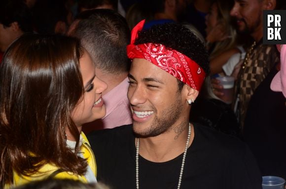 Bruna Marquezine pede para adiantar cenas de "Deus Salve o Rei" para visitar Neymar em Paris!