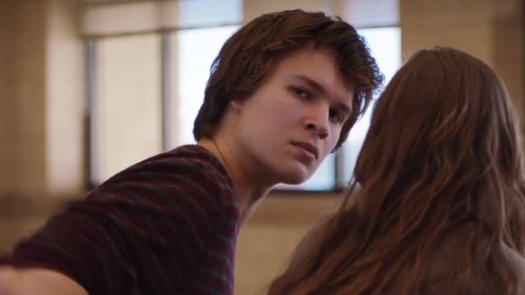 Ansel Elgort é destaque em filme sobre relacionamentos na era da internet