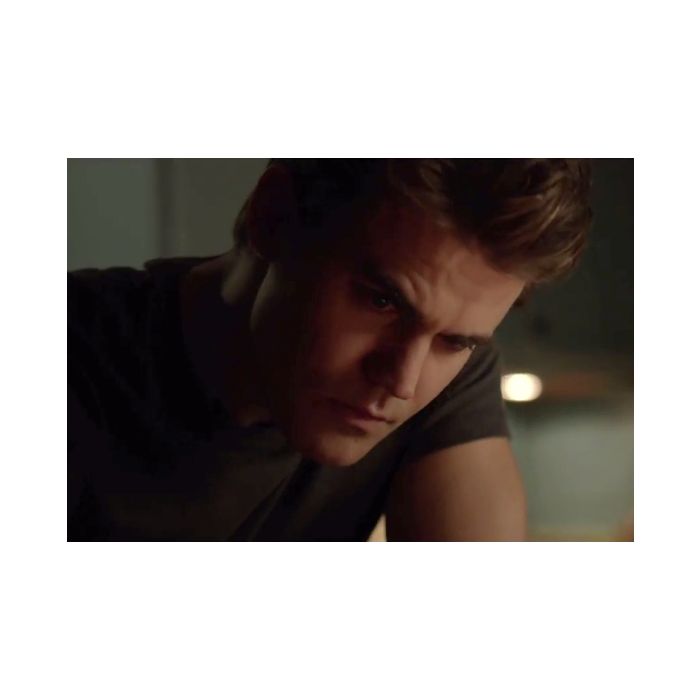  Em &quot;The Vampire Diaries&quot;, Stefan (Paul Wesley) sofre pela morte de Damon (Ian Somerhalder) 