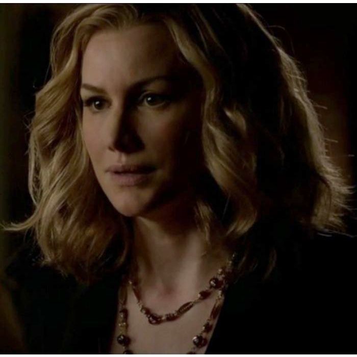 Em &quot;The Originals&quot;, Esther (Alice Evans) pode ser a responsável por trazer Kol (Nathaniel Buzolic) de volta