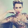 Miley Cyrus é a capa de dezembro da revista "Cosmopolitan" e fala sobre momento: " Eu sinto como se eu fosse a zebra deste campeonato" 