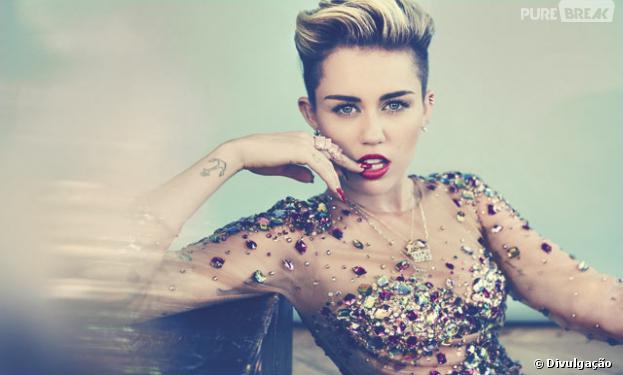 Miley Cyrus é a capa de dezembro da revista "Cosmopolitan" e fala sobre momento: "Eu sinto como se eu fosse a zebra deste campeonato"